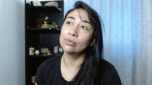 Karina Yang online show from September 17, 2025, 1:35 pm