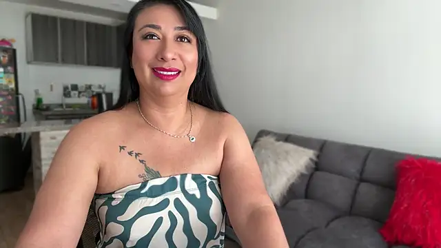 Karina Yang online show from April 14, 2026, 6:03 pm