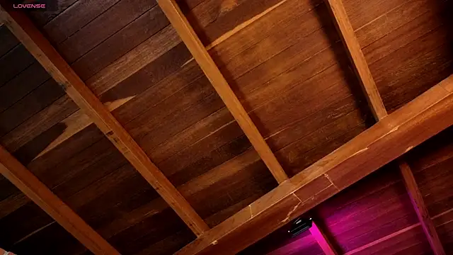 zinnia mosley online show from April 8, 2026, 12:16 pm