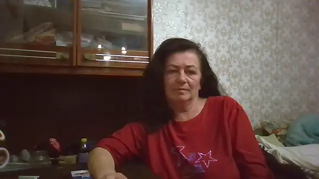 GypsiQueen2 online show from October 28, 2025, 3:58 pm