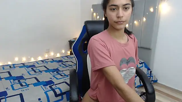 imSophia online show from March 12, 2025, 8:41 pm