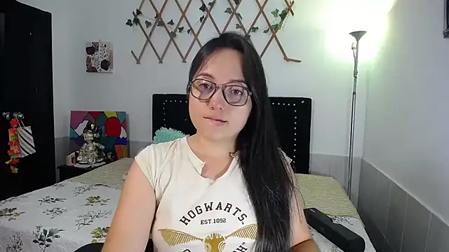 naughty girl 4u online show from May 18, 2026, 6:36 pm