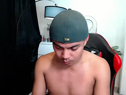 asianboyhunt online show from April 15, 2026, 11:27 pm