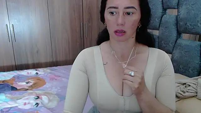 sara hott 1 online show from February 10, 2025, 7:28 pm