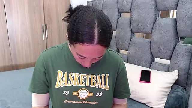 sara hott 1 online show from February 26, 2025, 2:14 pm