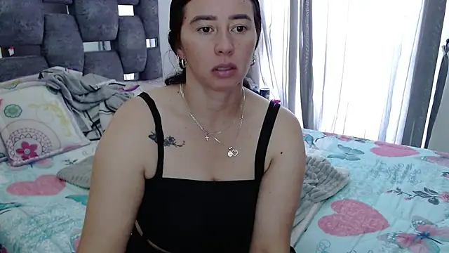 sara hott 1 online show from November 18, 2025, 2:43 pm