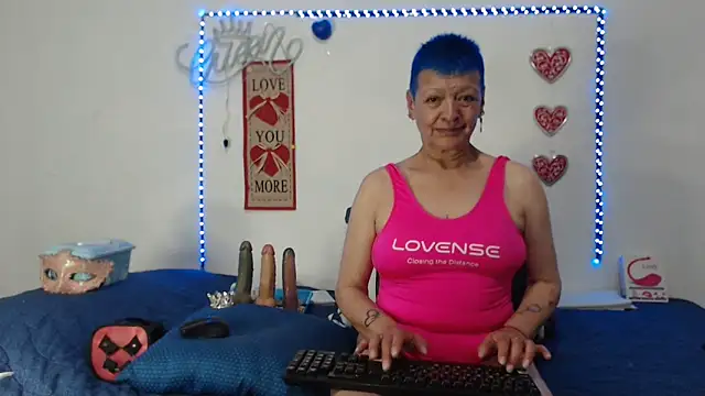 loquitaqueen011 online show from February 9, 2025, 12:17 am