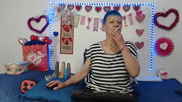 loquitaqueen011 online show from February 16, 2025, 10:21 pm