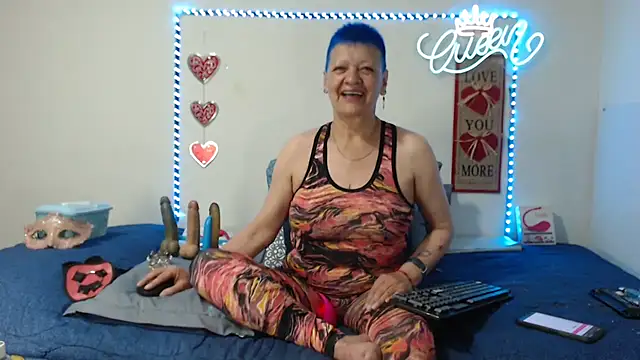 loquitaqueen011 online show from September 21, 2025, 4:41 pm