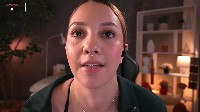 RedJasmine  online show from April 2, 2026, 10:29 pm