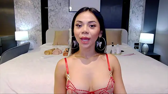 Snapshot of MillaBelle chatting on December 17, 2024, 1:39 am MillaBelle online show from December 17, 2024, 1:39 am