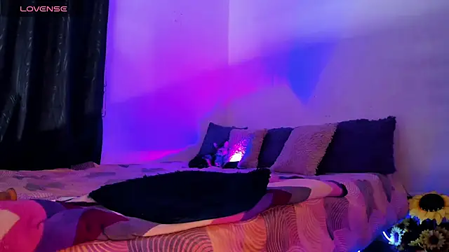 lesly xx online show from February 26, 2025, 1:53 am