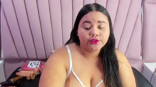 Snapshot of ValenTitis chatting on December 6, 2024, 6:04 am ValenTitis online show from December 6, 2024, 6:04 am