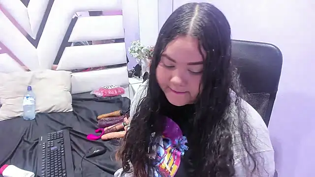 Snapshot of ValenTitis chatting on December 10, 2024, 7:54 pm ValenTitis online show from December 10, 2024, 7:54 pm