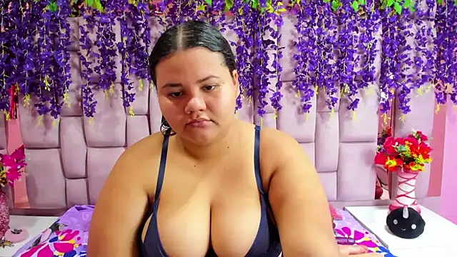 Snapshot of ValenTitis chatting on February 5, 2025, 7:42 pm ValenTitis online show from February 5, 2025, 7:42 pm