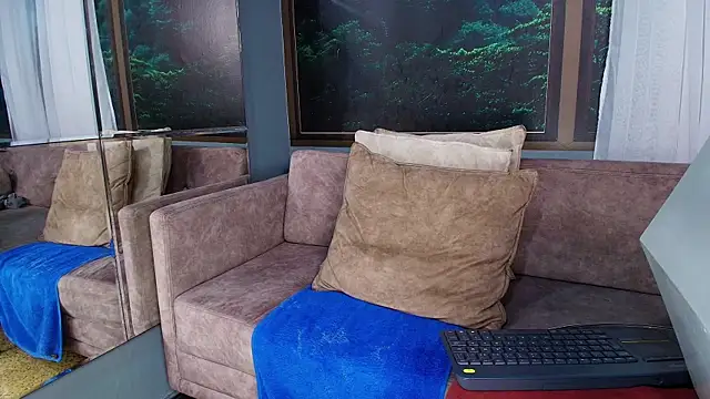 JONAS SMITH  online show from February 26, 2025, 8:44 pm