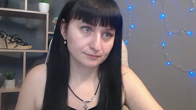 NinaFlawlees online show from November 25, 2025, 12:49 pm