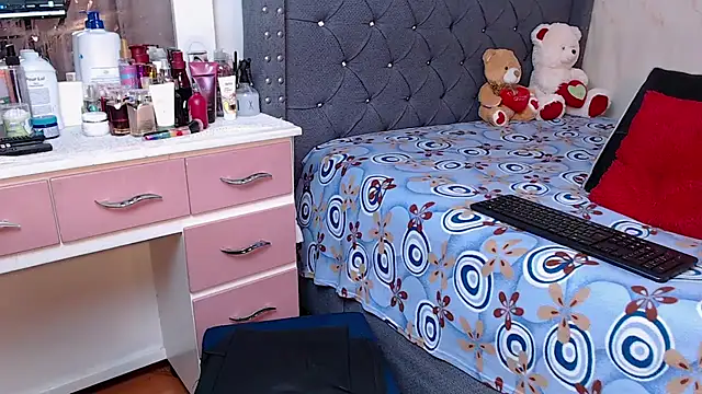 Snapshot of CanndyBrunett chatting on October 10, 2025, 4:06 pm CanndyBrunett online show from October 10, 2025, 4:06 pm