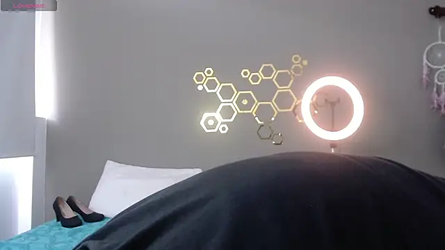 Snapshot of adriscute chatting on January 8, 2025, 7:56 pm adriscute online show from January 8, 2025, 7:56 pm