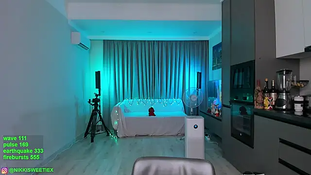 nikkisweetie online show from December 31, 2024, 6:27 am