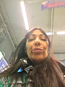 Snapshot of LeticiaWoods chatting on October 17, 2025, 9:34 am LeticiaWoods online show from October 17, 2025, 9:34 am