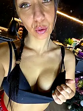 Snapshot of LeticiaWoods chatting on December 22, 2025, 7:05 am LeticiaWoods online show from December 22, 2025, 7:05 am