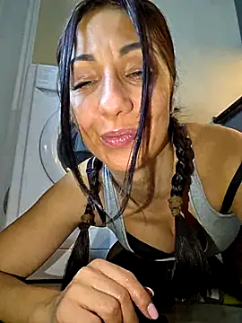 Snapshot of LeticiaWoods chatting on January 5, 2026, 5:27 pm LeticiaWoods online show from January 5, 2026, 5:27 pm