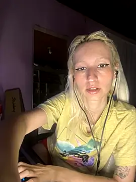 bunnydark00 online show from November 19, 2025, 1:16 am