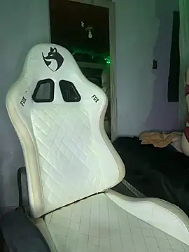 bunnydark00 online show from April 14, 2026, 4:07 am