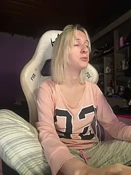 bunnydark00 online show from June 11, 2026, 4:54 am