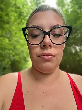 EvaWelly online show from June 4, 2026, 3:40 pm