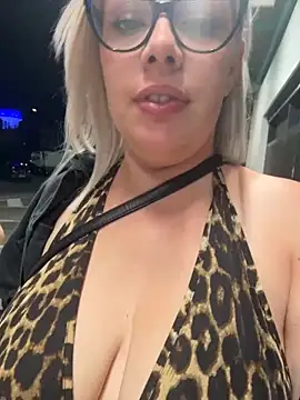 EvaWelly online show from June 8, 2026, 11:38 pm