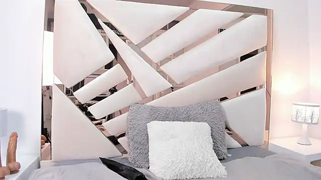 Snapshot of Naughty__Mom chatting on January 29, 2025, 10:53 pm Naughty Mom online show from January 29, 2025, 10:53 pm