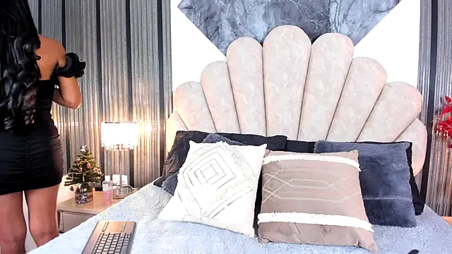 Naughty  Mom online show from December 16, 2025, 12:10 pm