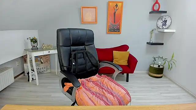 LollaGirl online show from January 31, 2025, 4:25 am