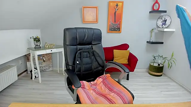 LollaGirl online show from February 4, 2025, 7:18 am