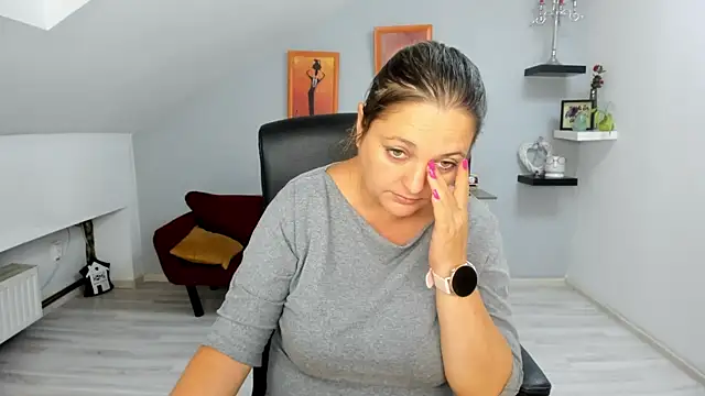 LollaGirl online show from September 9, 2025, 3:39 am