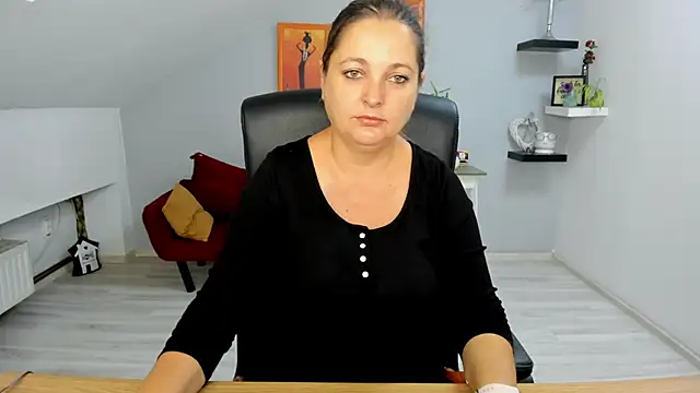 LollaGirl online show from September 23, 2025, 3:20 am