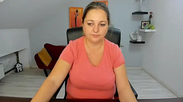 LollaGirl online show from October 2, 2025, 3:24 am