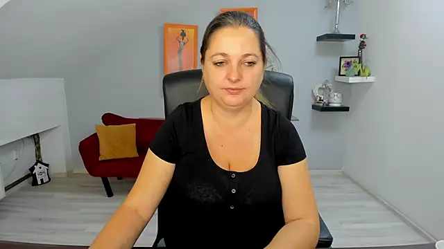 LollaGirl online show from October 15, 2025, 3:28 am