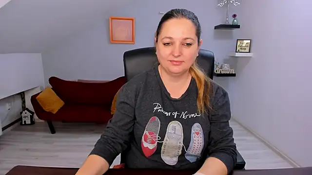 LollaGirl online show from February 20, 2026, 4:20 am