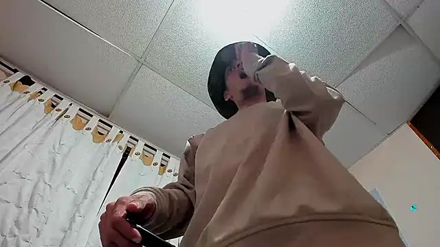 davidlatin66 online show from February 21, 2026, 4:24 am