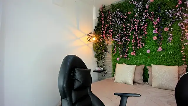 SarahDeyvis online show from December 15, 2025, 10:52 am