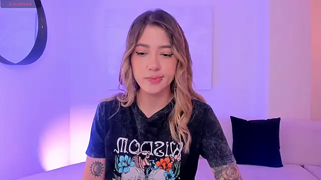 EveBensonX online show from March 15, 2025, 12:34 pm