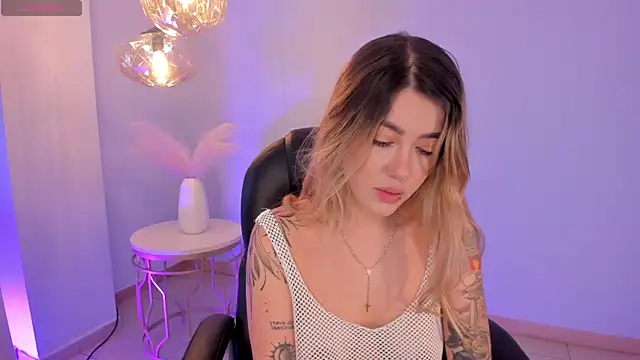 EveBensonX online show from September 12, 2025, 7:47 pm