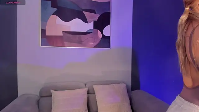 EveBensonX online show from November 2, 2025, 5:59 pm