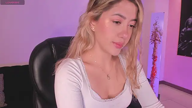 EveBensonX online show from December 3, 2025, 11:30 am