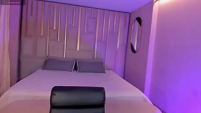 EveBensonX online show from April 16, 2026, 8:20 pm