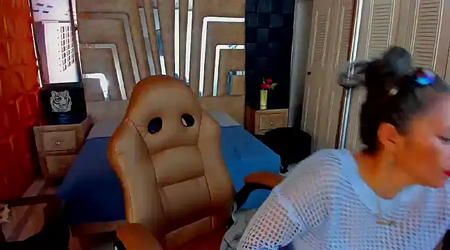 cute sassy online show from February 17, 2025, 8:58 pm