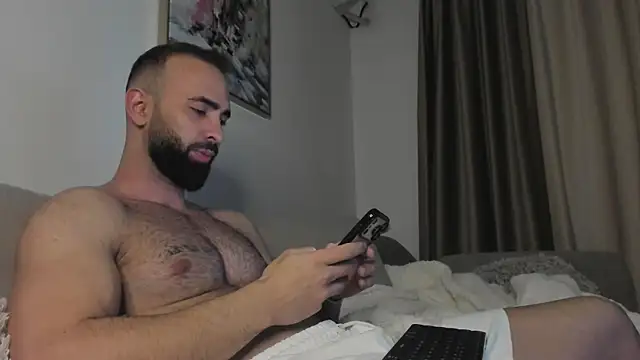 MichaelMasterss online show from December 17, 2025, 9:10 pm